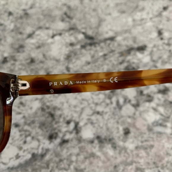 Prada sunglasses - Picture 8 of 10